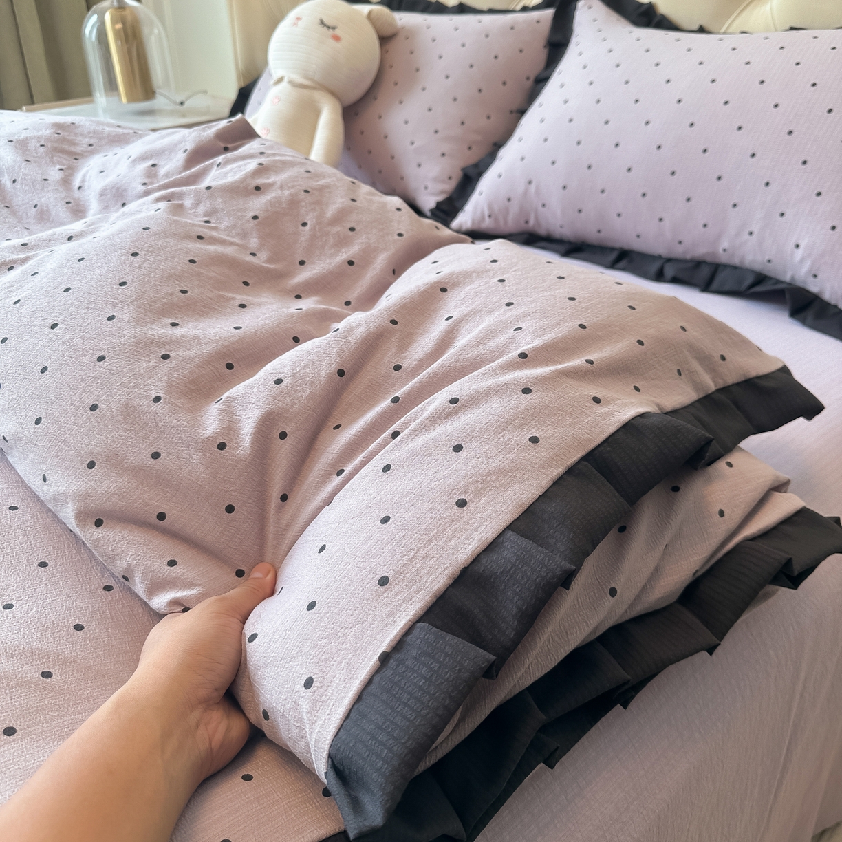 91家纺网 家纺一手货源 找家纺 韩巢家纺 2026新款黑色花边款四件套 黑丁香紫波点【黑皱皱花边款】