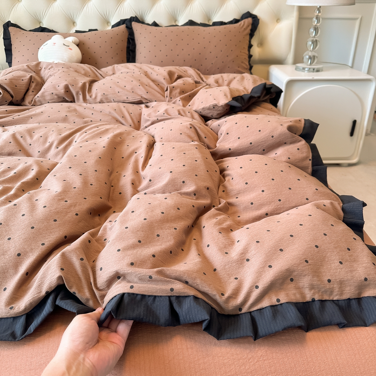 91家纺网 家纺一手货源 找家纺 韩巢家纺 2026新款黑色花边款四件套 咖波点【黑皱皱花边款】