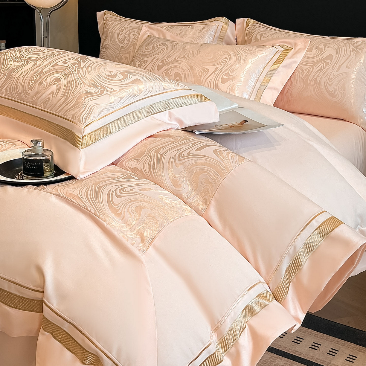 91家纺网 家纺一手货源 找家纺 博纳家纺 2026新款高端色织提花拼角绣花宽边亲肤棉四件套海韵系列 海韵-粉玉