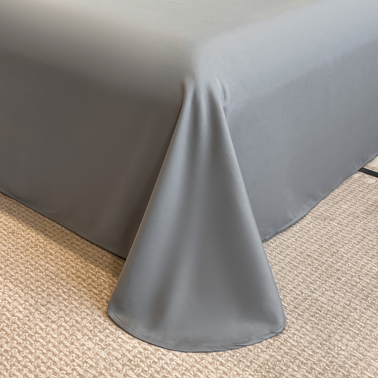 91家纺网 家纺一手货源 找家纺 博纳家纺 2026新款高端色织提花拼角绣花宽边亲肤棉四件套海韵系列 海韵-绅士灰