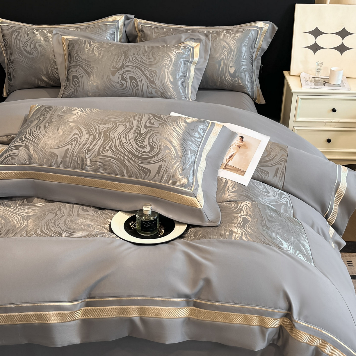 91家纺网 家纺一手货源 找家纺 博纳家纺 2026新款高端色织提花拼角绣花宽边亲肤棉四件套海韵系列 海韵-绅士灰