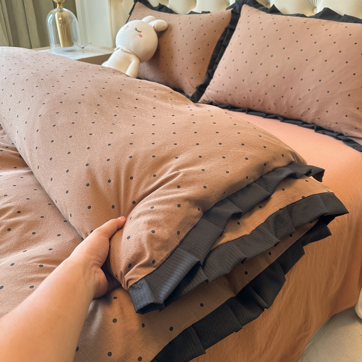 91家纺网 家纺一手货源 找家纺 韩巢家纺 2026新款黑色花边款四件套 咖波点【黑皱皱花边款】