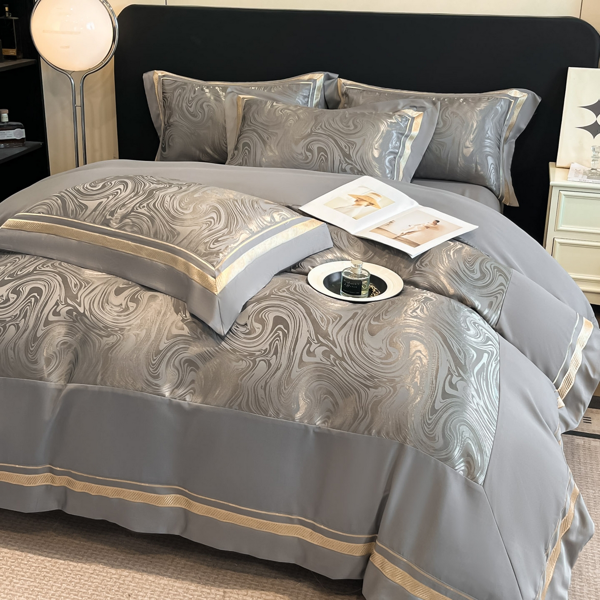 91家纺网 家纺一手货源 找家纺 博纳家纺 2026新款高端色织提花拼角绣花宽边亲肤棉四件套海韵系列 海韵-绅士灰