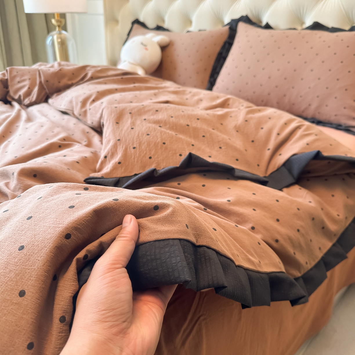 91家纺网 家纺一手货源 找家纺 韩巢家纺 2026新款黑色花边款四件套 咖波点【黑皱皱花边款】