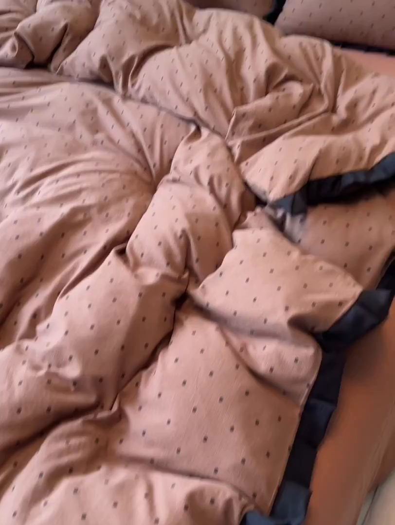 91家纺网 家纺一手货源 找家纺 韩巢家纺 2026新款黑色花边款四件套 咖波点【黑皱皱花边款】