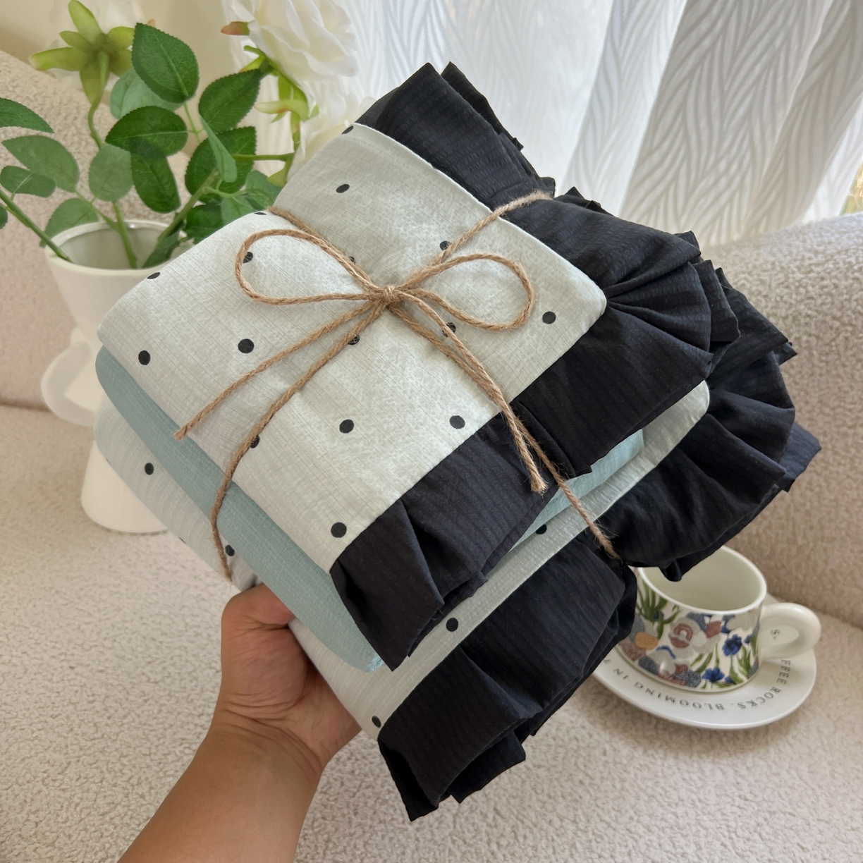 91家纺网 家纺一手货源 找家纺 韩巢家纺 2026新款黑色花边款四件套 蓝灰波点【黑皱皱花边款】