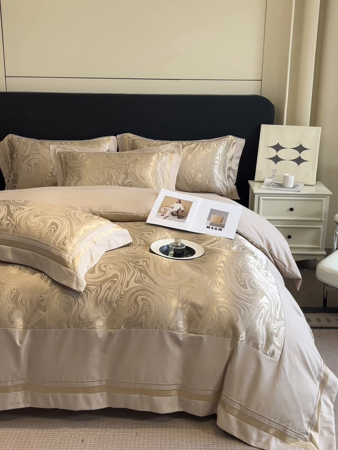 91家纺网 家纺一手货源 找家纺 博纳家纺 2026新款高端色织提花拼角绣花宽边亲肤棉四件套海韵系列 海韵-香槟