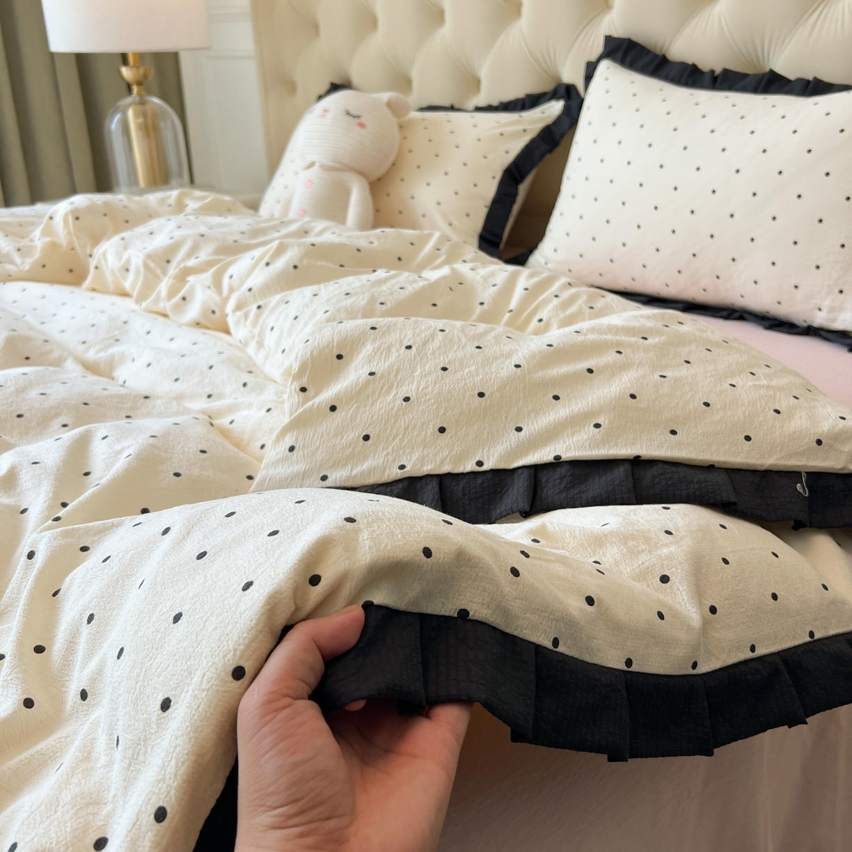 91家纺网 家纺一手货源 找家纺 韩巢家纺 2026新款黑色花边款四件套 米黄波点【黑皱皱花边款】