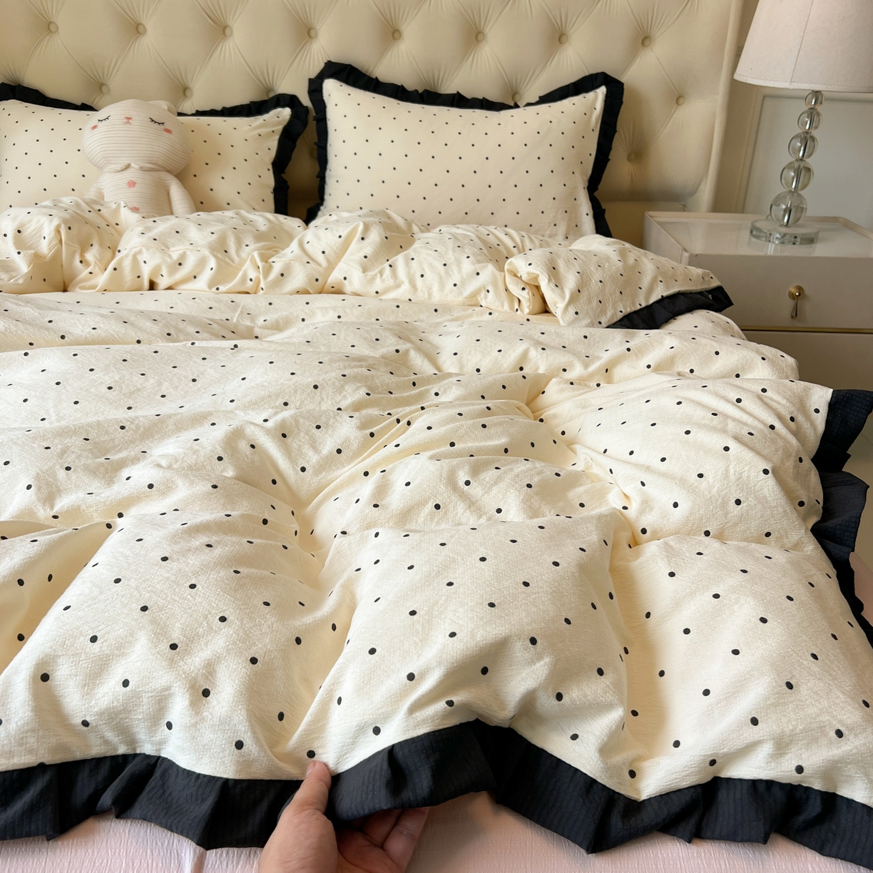 91家纺网 家纺一手货源 找家纺 韩巢家纺 2026新款黑色花边款四件套 米黄波点【黑皱皱花边款】