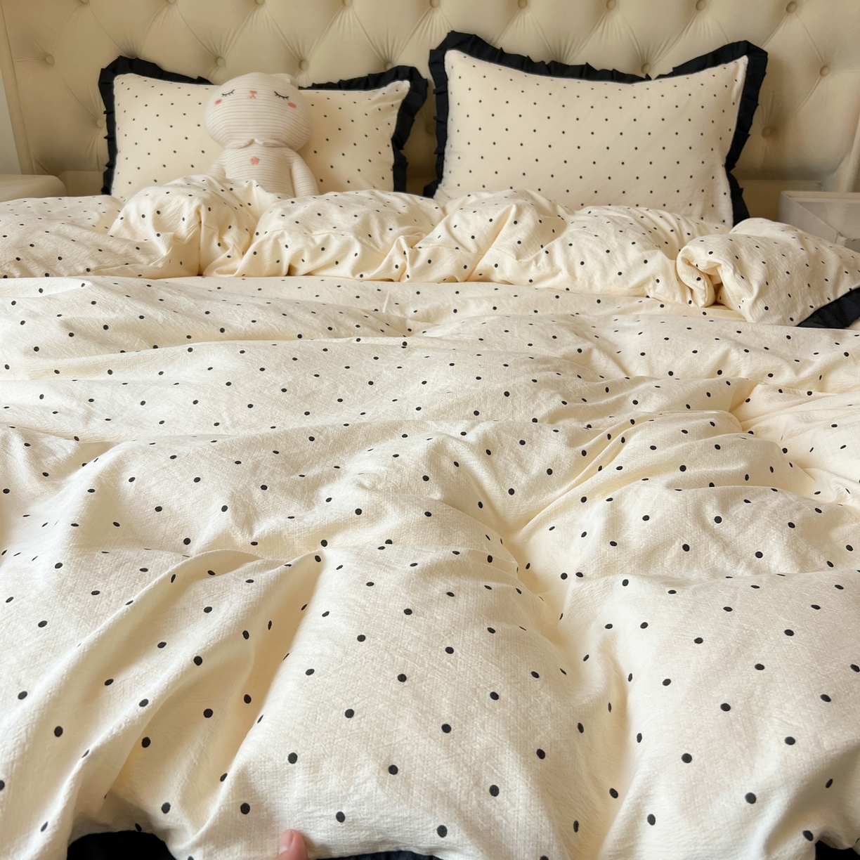 91家纺网 家纺一手货源 找家纺 韩巢家纺 2026新款黑色花边款四件套 米黄波点【黑皱皱花边款】