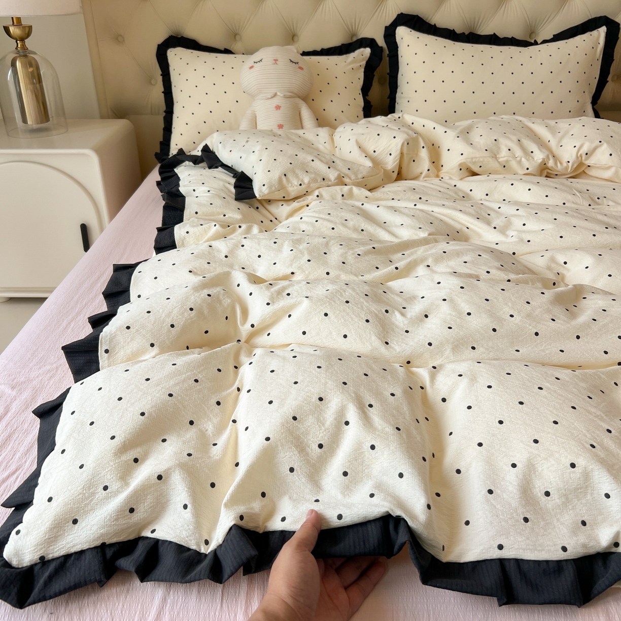 91家纺网 家纺一手货源 找家纺 韩巢家纺 2026新款黑色花边款四件套 米黄波点【黑皱皱花边款】