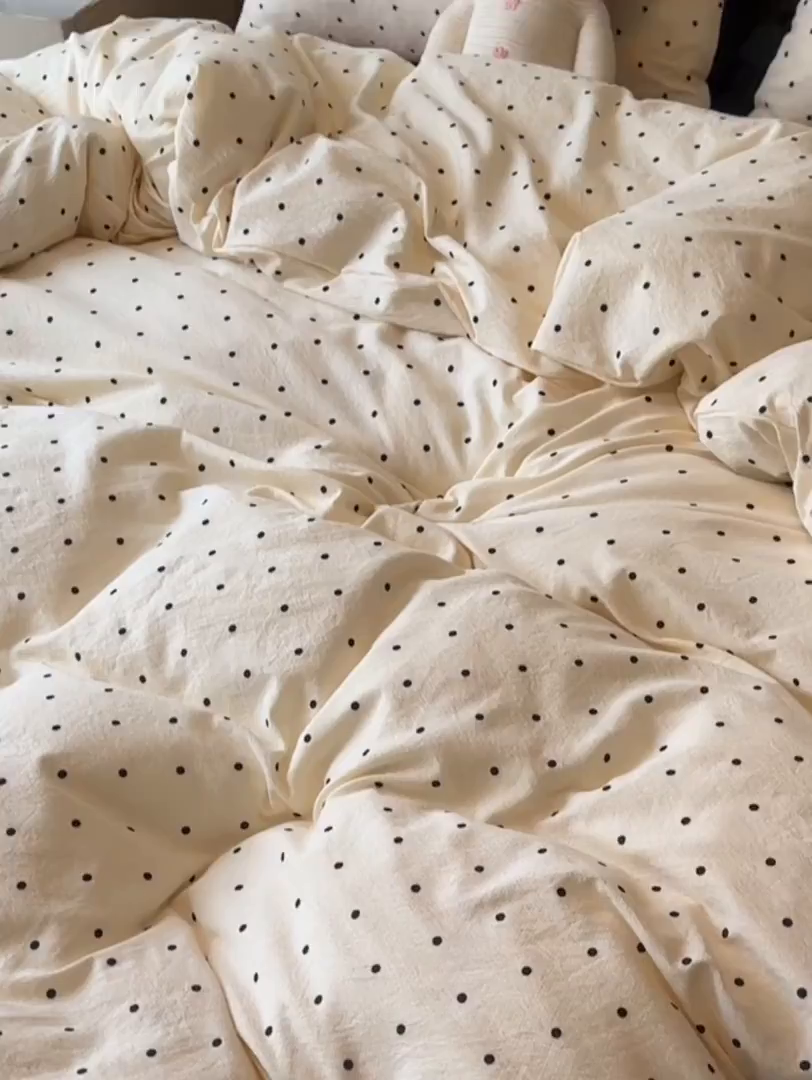 91家纺网 家纺一手货源 找家纺 韩巢家纺 2026新款黑色花边款四件套 米黄波点【黑皱皱花边款】