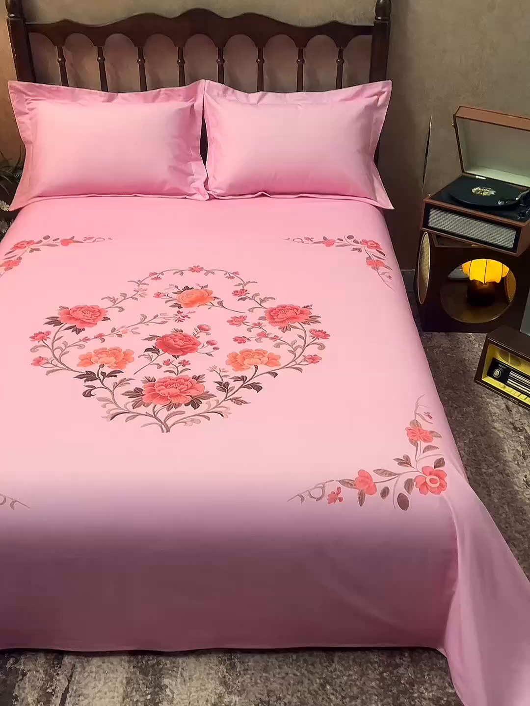 91家纺网 家纺一手货源 找家纺 春皖家纺 2026新款老上海A类国民全棉老粗布床单怀旧经典粗布床单（提供买家秀） 锦花-玫红