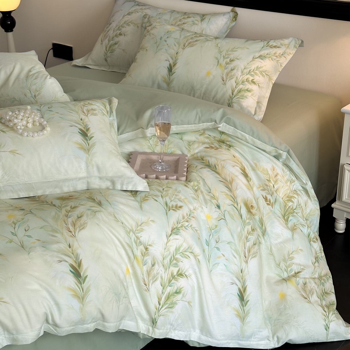 91家纺网 家纺一手货源 找家纺 金鑫汇家纺 2026新款全棉高端数码印花四件套 幽兰生香-绿