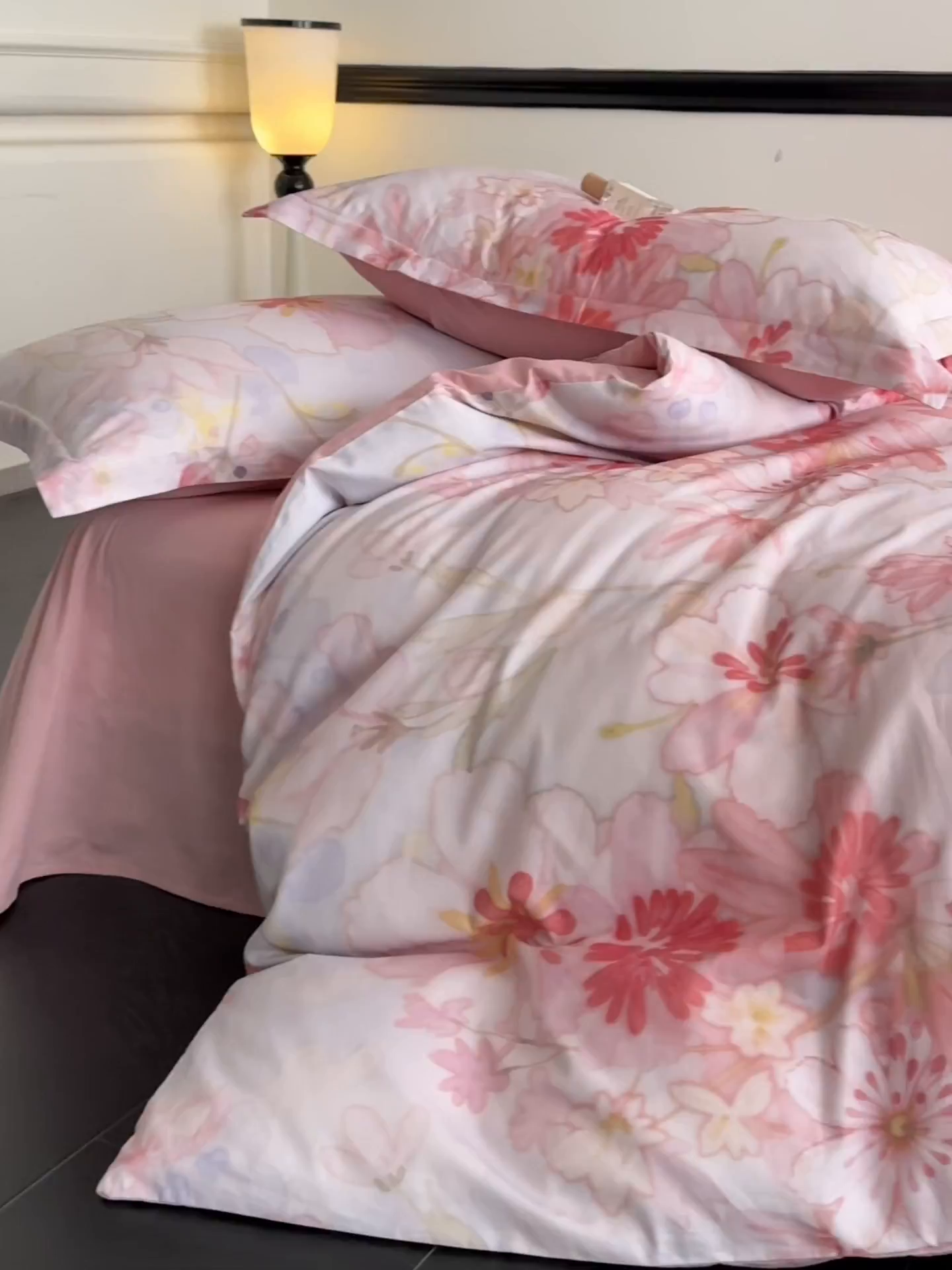 91家纺网 家纺一手货源 找家纺 金鑫汇家纺 2026新款全棉高端数码印花四件套 木槿-粉