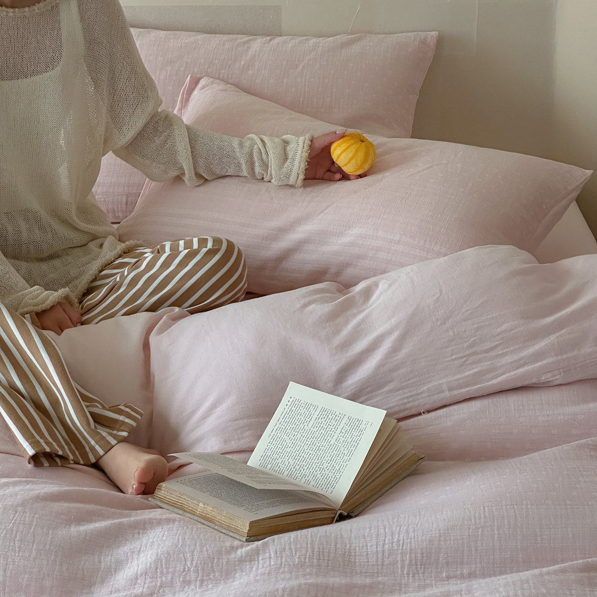 91家纺网 家纺一手货源 找家纺 云上 2026春季新款双层纱色织大提花四件套-日耳曼系列 日耳曼-粉