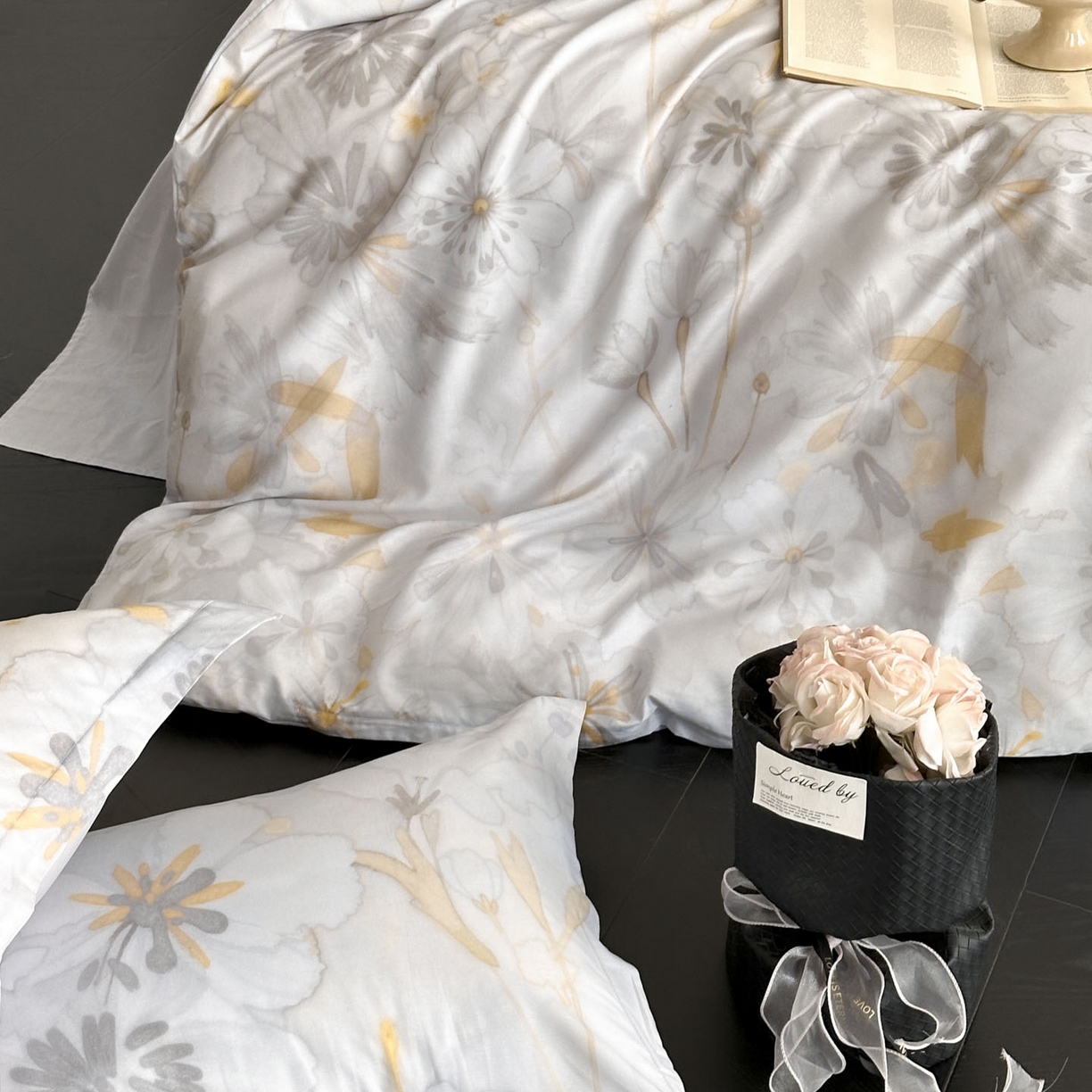 91家纺网 家纺一手货源 找家纺 金鑫汇家纺 2026新款全棉高端数码印花四件套 木槿-灰