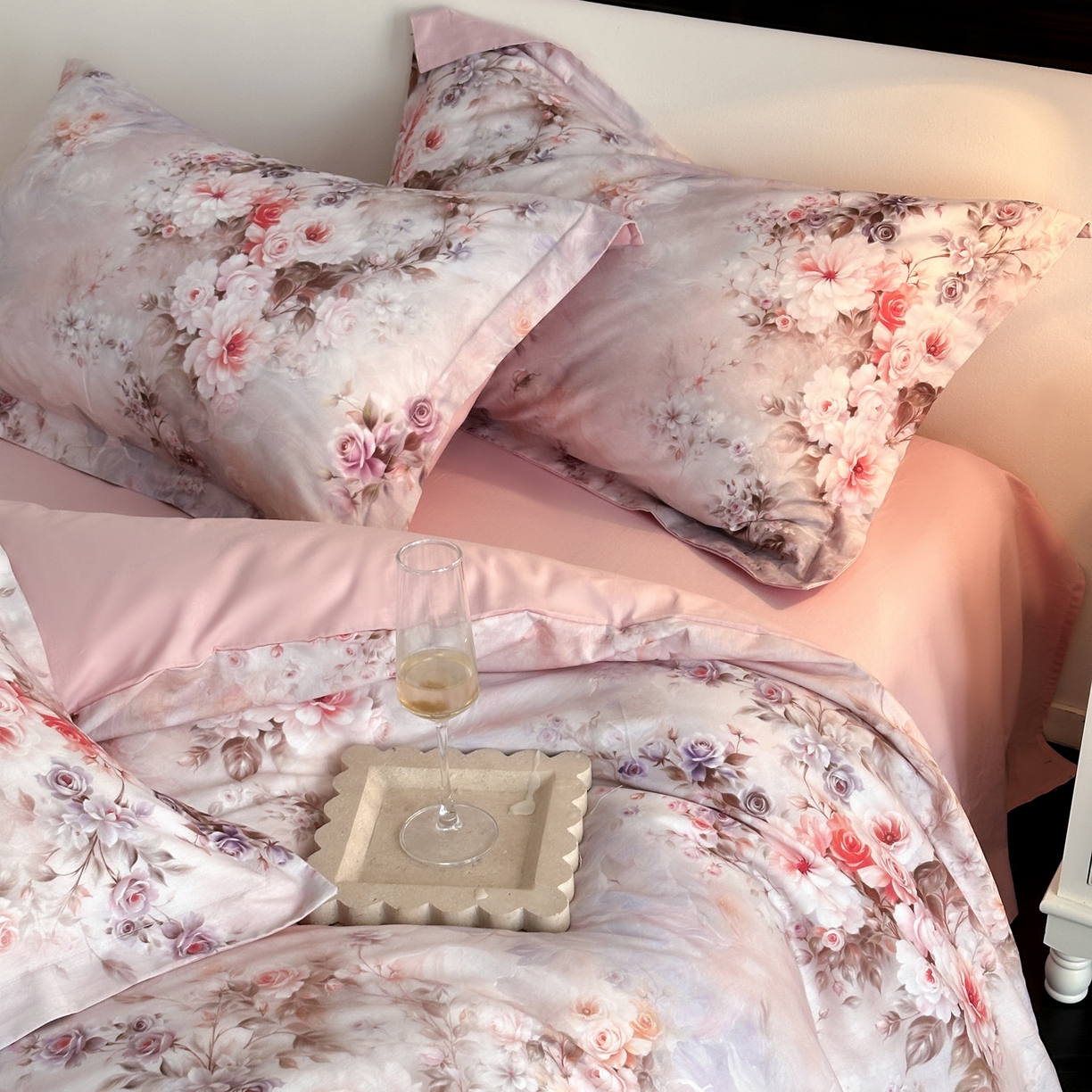 91家纺网 家纺一手货源 找家纺 金鑫汇家纺 2026新款全棉高端数码印花四件套 轻梦花海-粉