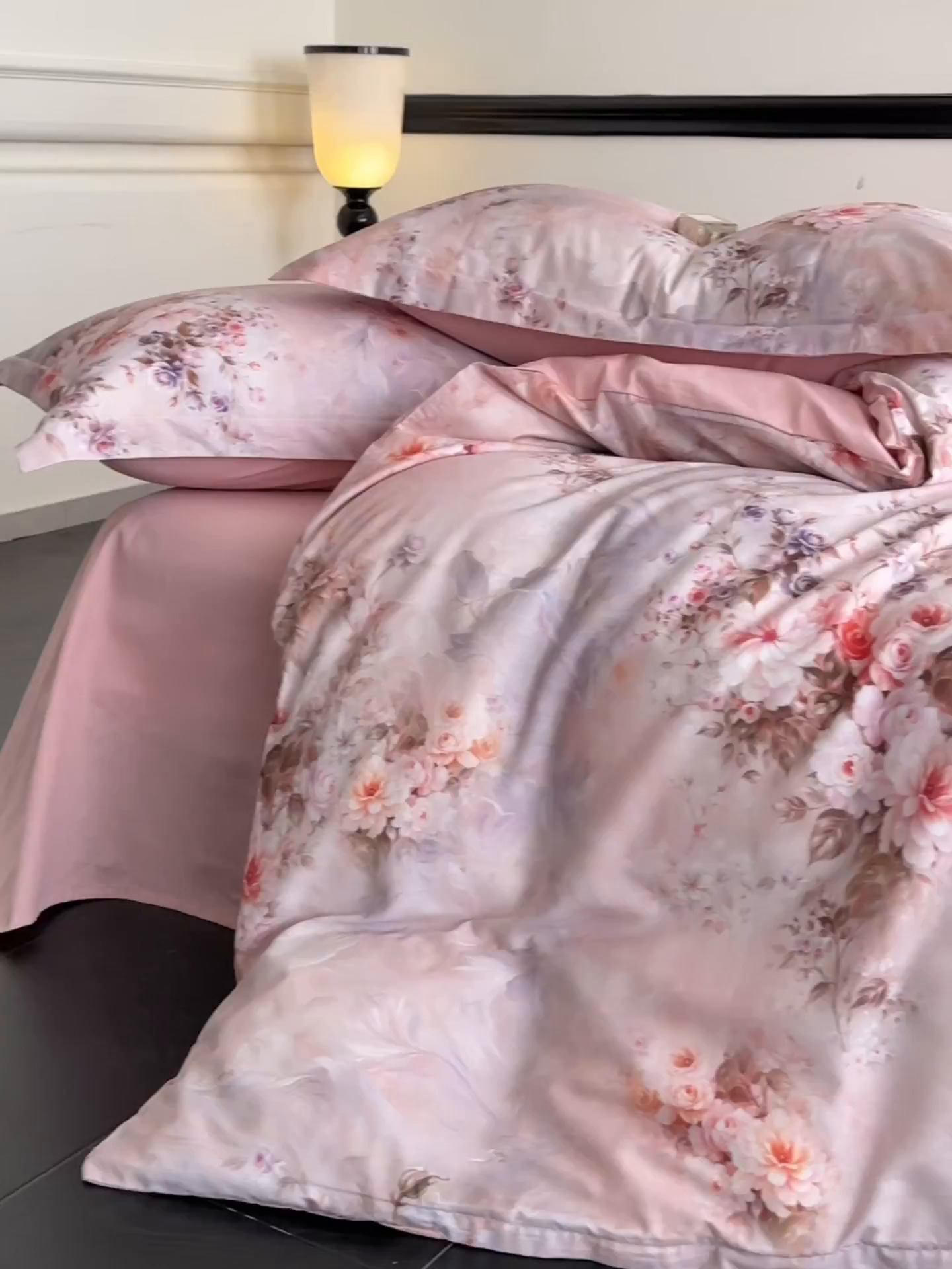 91家纺网 家纺一手货源 找家纺 金鑫汇家纺 2026新款全棉高端数码印花四件套 轻梦花海-粉