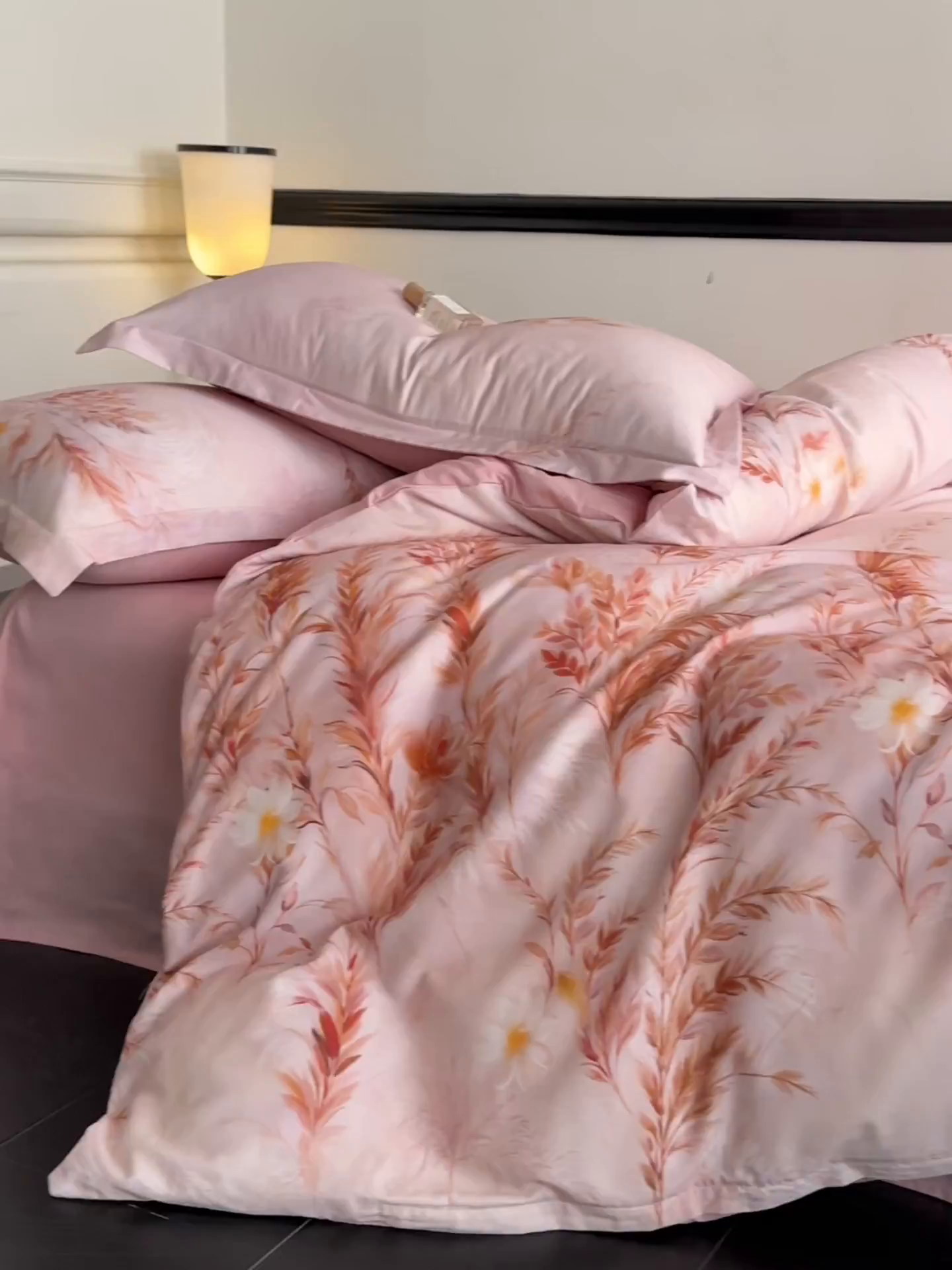 91家纺网 家纺一手货源 找家纺 金鑫汇家纺 2026新款全棉高端数码印花四件套 幽兰生香-粉