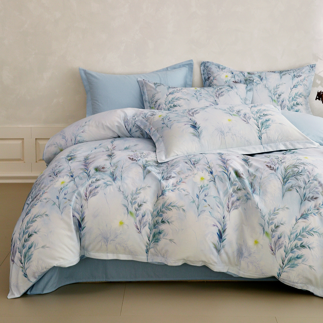 91家纺网 家纺一手货源 找家纺 金鑫汇家纺 2026新款全棉高端数码印花四件套 幽兰生香-蓝