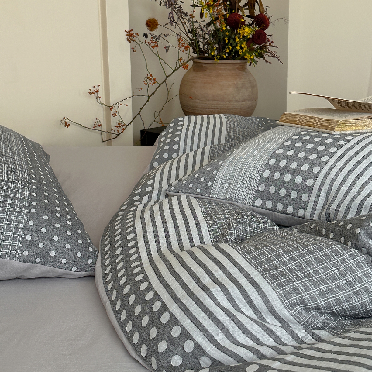 91家纺网 家纺一手货源 找家纺 云上 2026春季新款双层纱色织大提花四件套-日耳曼系列 日耳曼-灰