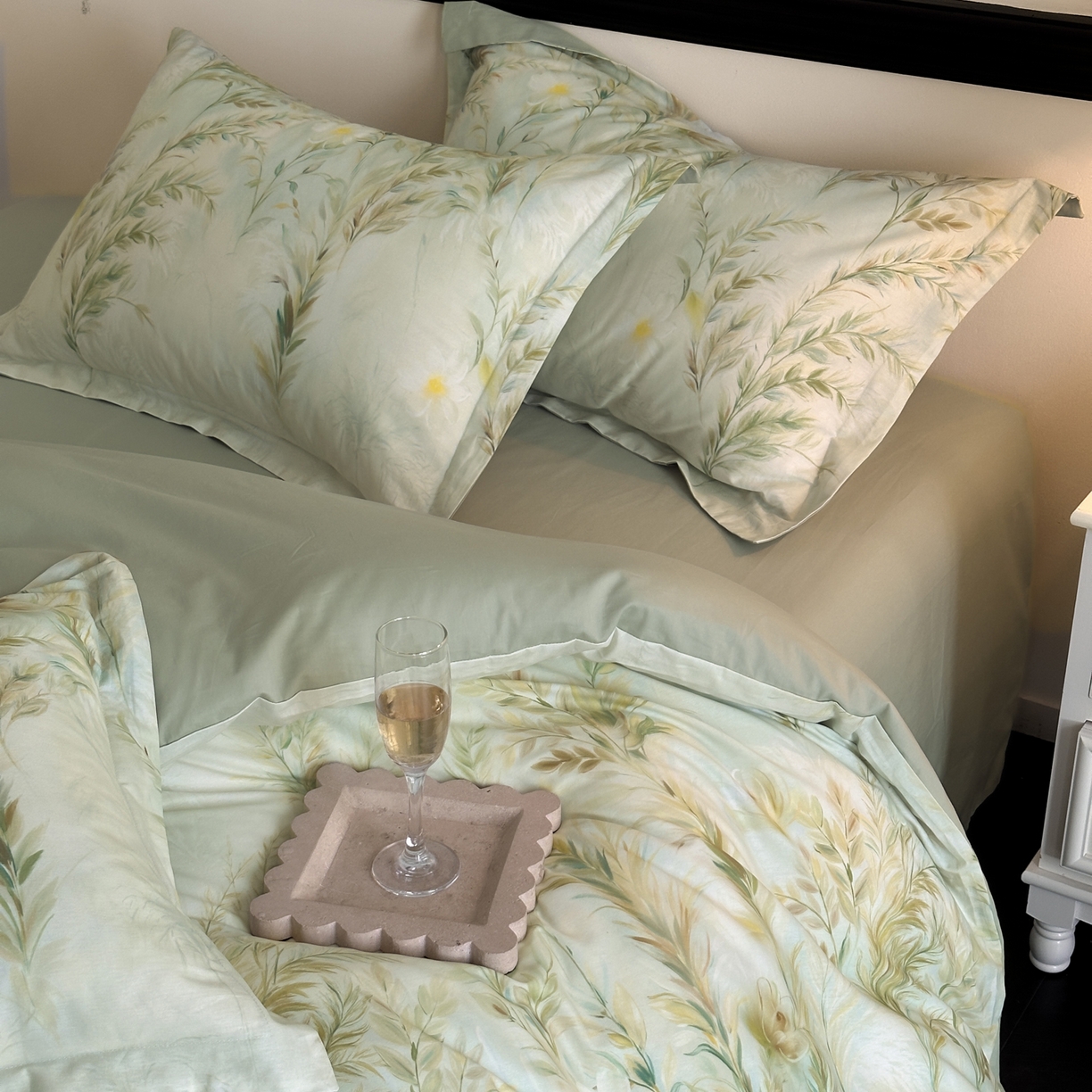 91家纺网 家纺一手货源 找家纺 金鑫汇家纺 2026新款全棉高端数码印花四件套 幽兰生香-绿