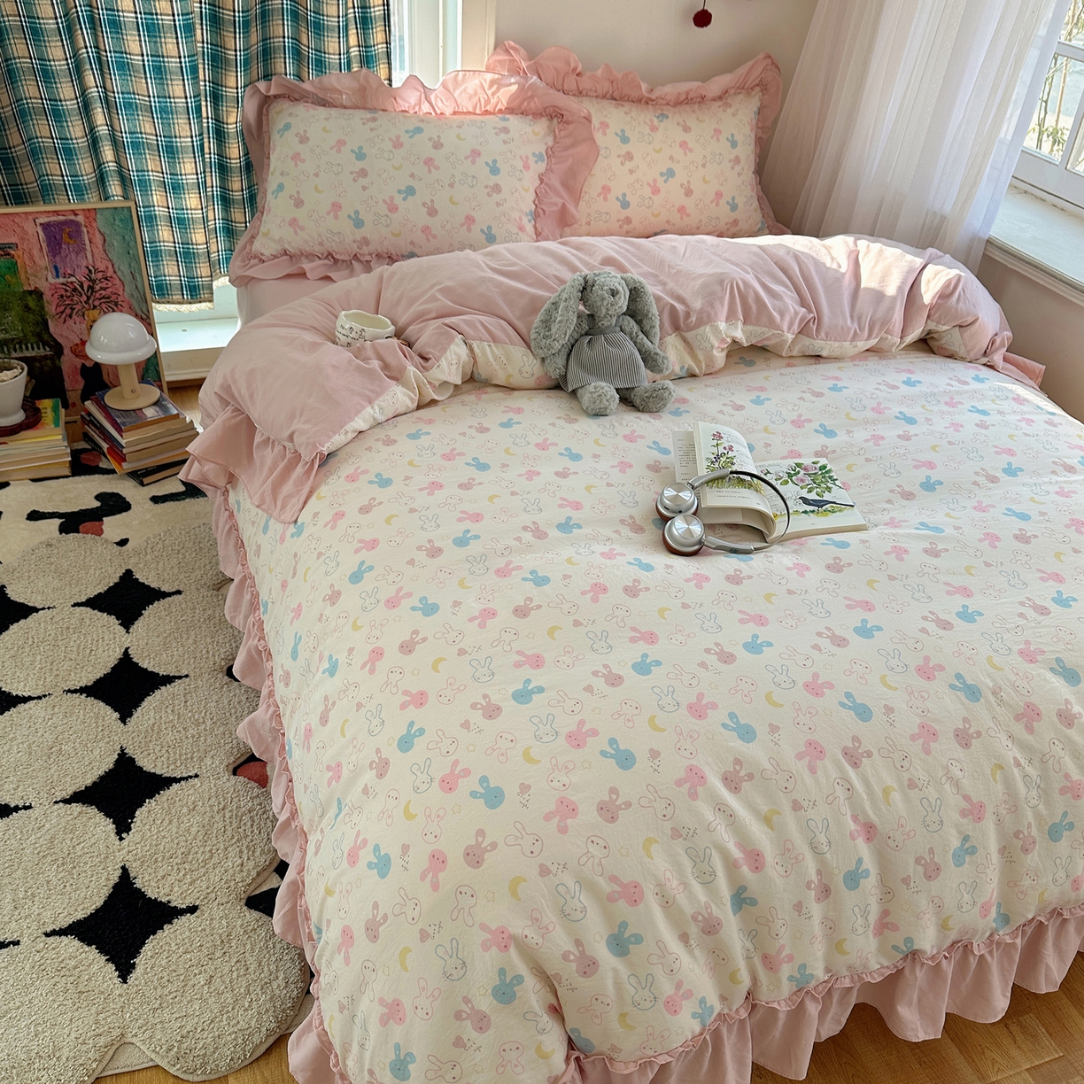 91家纺网 家纺一手货源 找家纺 凯洛奇 2026新款A类仿棉四件套古法水洗棉法式工艺花边套件（提供买家秀）兔兔聚会