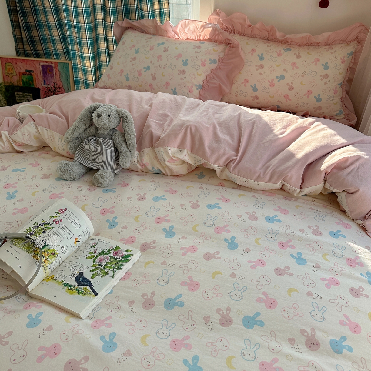 91家纺网 家纺一手货源 找家纺 凯洛奇 2026新款A类仿棉四件套古法水洗棉法式工艺花边套件（提供买家秀）兔兔聚会