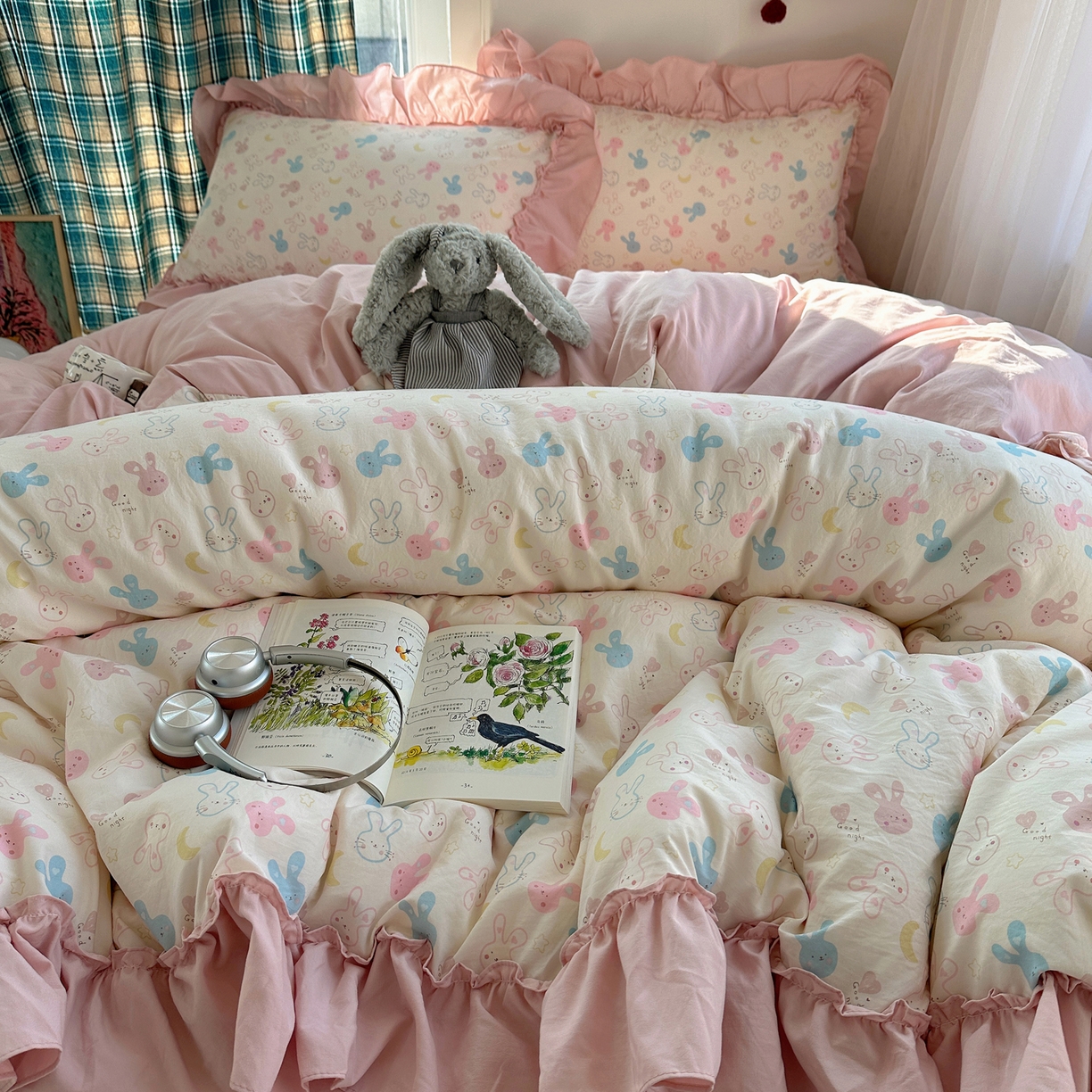 91家纺网 家纺一手货源 找家纺 凯洛奇 2026新款A类仿棉四件套古法水洗棉法式工艺花边套件（提供买家秀）兔兔聚会