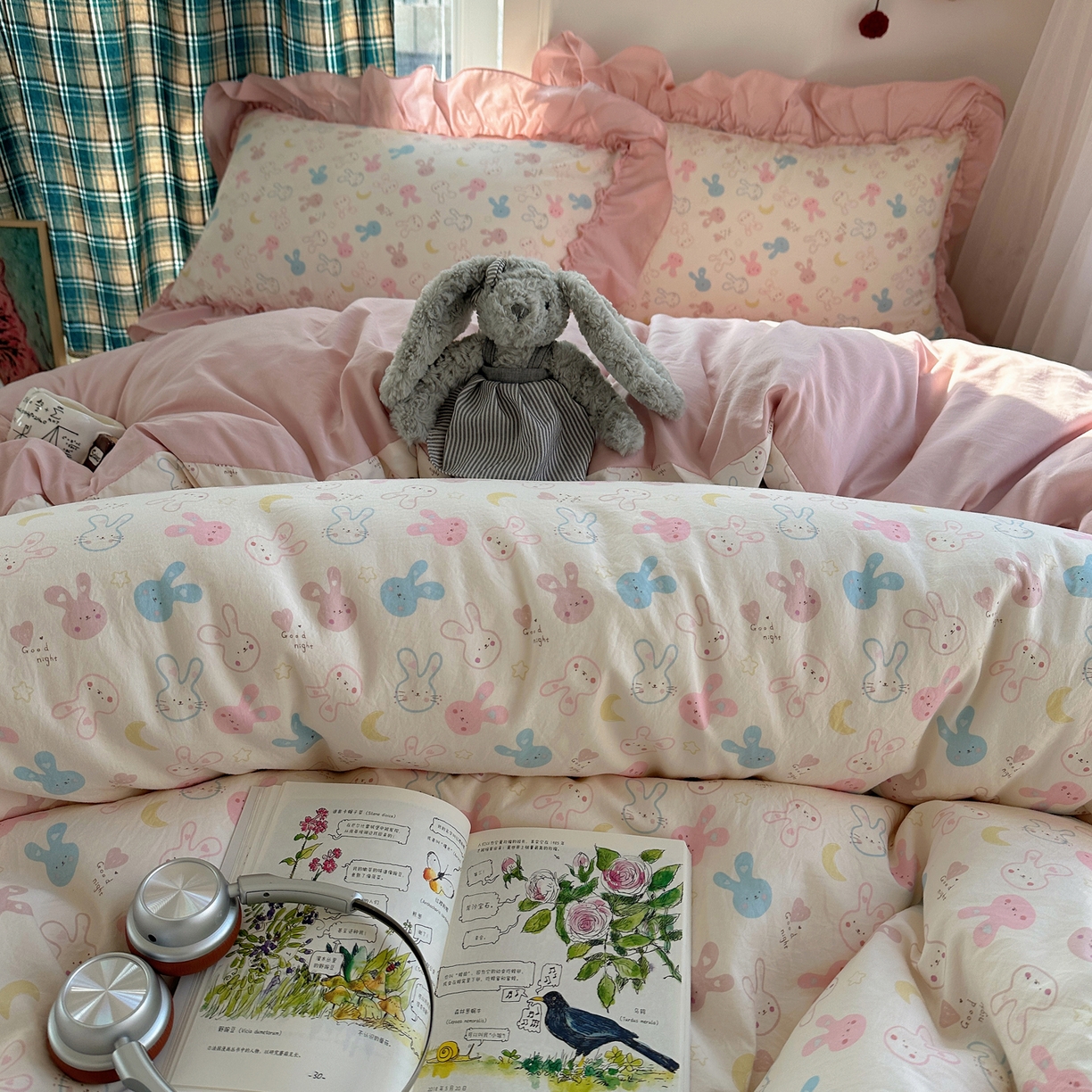 91家纺网 家纺一手货源 找家纺 凯洛奇 2026新款A类仿棉四件套古法水洗棉法式工艺花边套件（提供买家秀）兔兔聚会