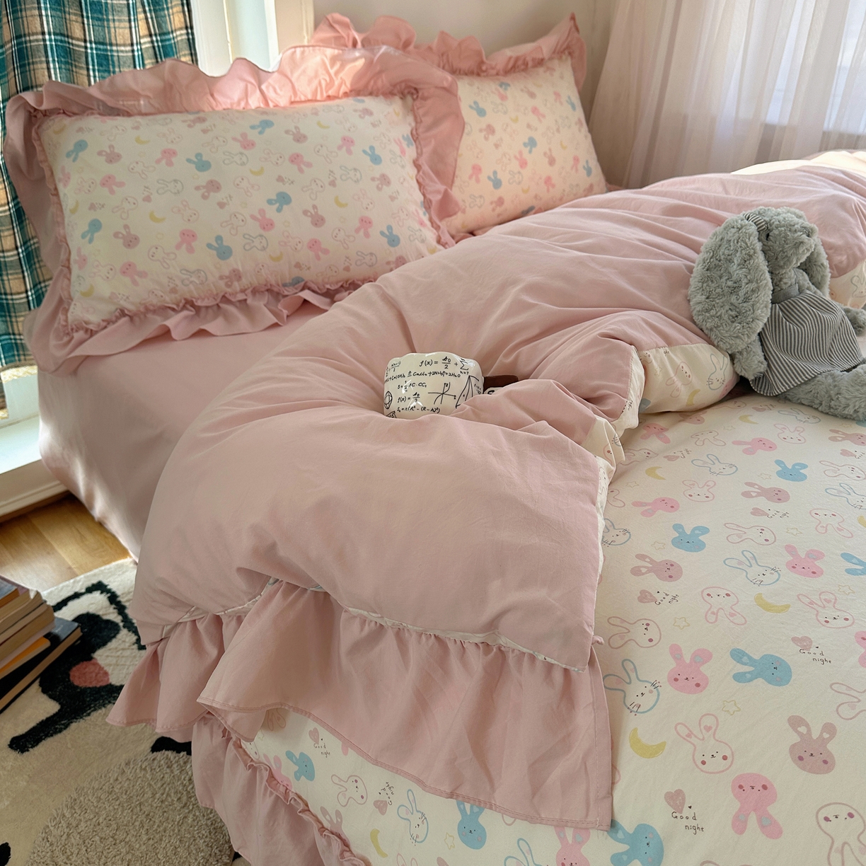 91家纺网 家纺一手货源 找家纺 凯洛奇 2026新款A类仿棉四件套古法水洗棉法式工艺花边套件（提供买家秀）兔兔聚会