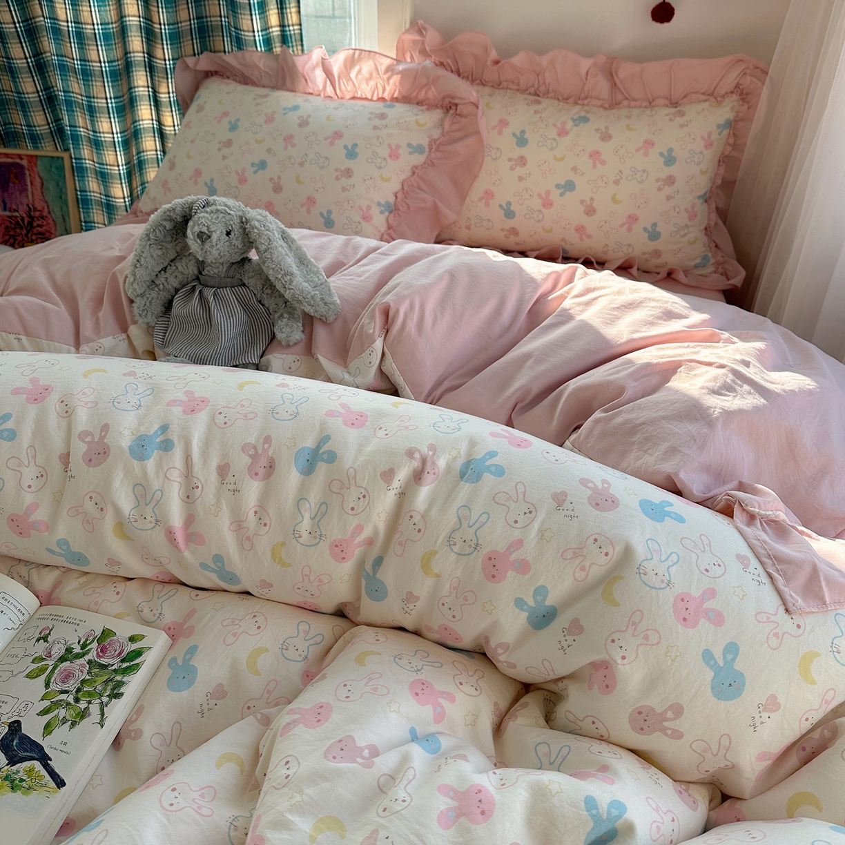 91家纺网 家纺一手货源 找家纺 凯洛奇 2026新款A类仿棉四件套古法水洗棉法式工艺花边套件（提供买家秀）兔兔聚会