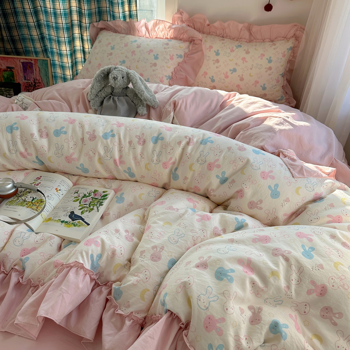 91家纺网 家纺一手货源 找家纺 凯洛奇 2026新款A类仿棉四件套古法水洗棉法式工艺花边套件（提供买家秀）兔兔聚会