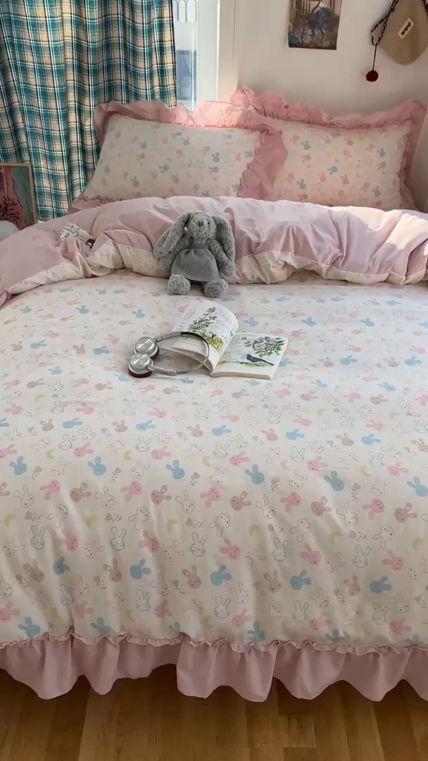 91家纺网 家纺一手货源 找家纺 凯洛奇 2026新款A类仿棉四件套古法水洗棉法式工艺花边套件（提供买家秀）兔兔聚会