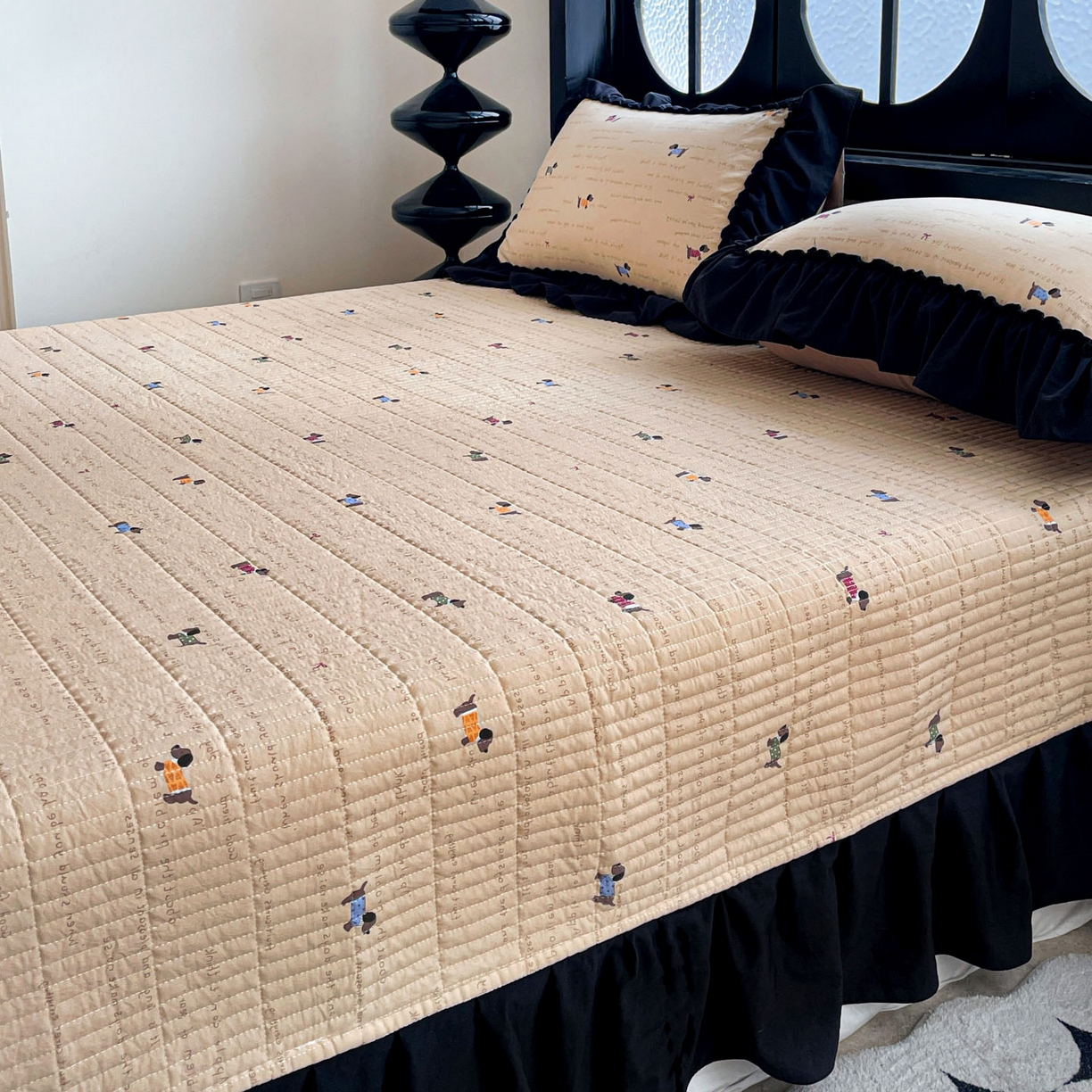 91家纺网 家纺一手货源 找家纺 富米莱单品馆 2026新款法式赫本风大花边A类古法仿棉云感纱单品床盖 狗狗家族