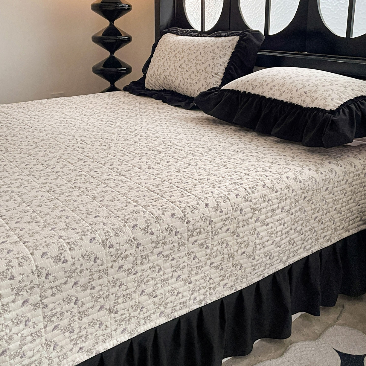 91家纺网 家纺一手货源 找家纺 富米莱单品馆 2026新款法式赫本风大花边A类古法仿棉云感纱单品床盖 花间谣