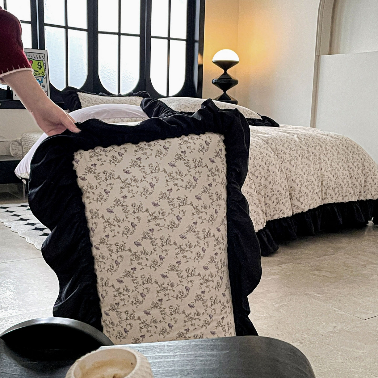 91家纺网 家纺一手货源 找家纺 富米莱单品馆 2026新款法式赫本风大花边A类古法仿棉云感纱单品床盖 花间谣