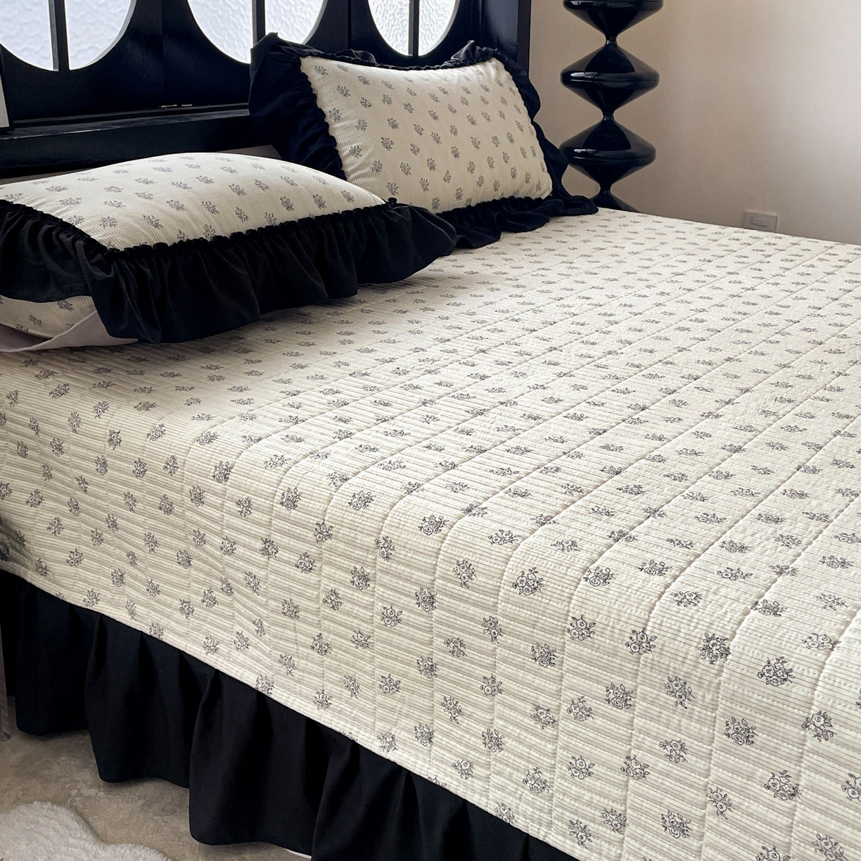 91家纺网 家纺一手货源 找家纺 富米莱单品馆 2026新款法式赫本风大花边A类古法仿棉云感纱单品床盖 花语玫瑰