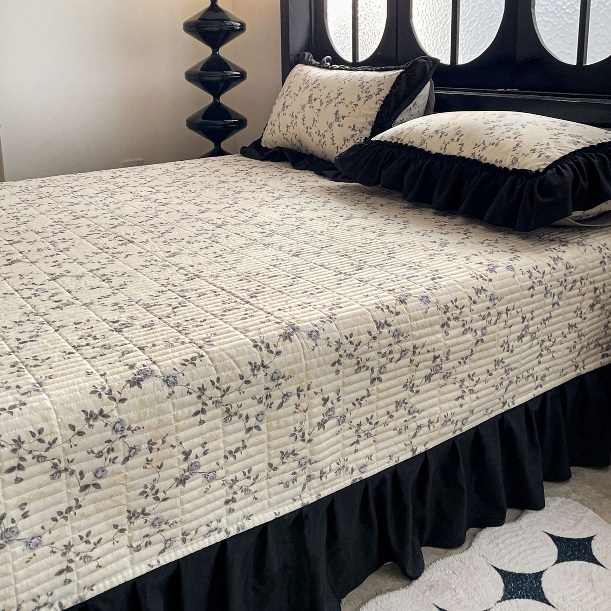 91家纺网 家纺一手货源 找家纺 富米莱单品馆 2026新款法式赫本风大花边A类古法仿棉云感纱单品床盖 槿上花开