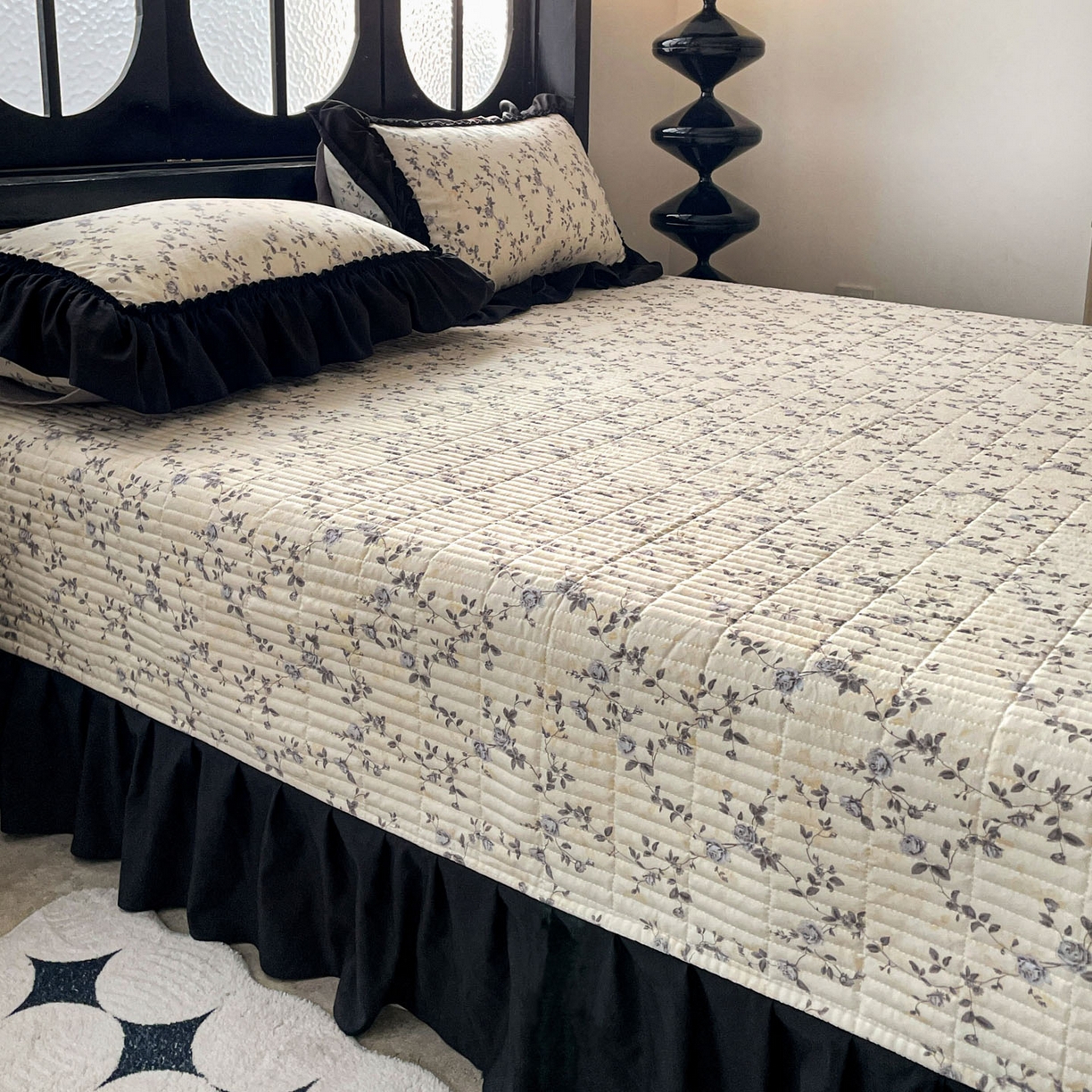 91家纺网 家纺一手货源 找家纺 富米莱单品馆 2026新款法式赫本风大花边A类古法仿棉云感纱单品床盖 槿上花开