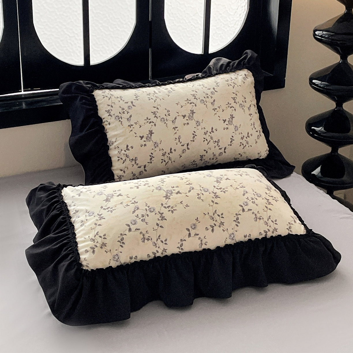 91家纺网 家纺一手货源 找家纺 富米莱单品馆 2026新款法式赫本风大花边A类古法仿棉云感纱单品床盖 槿上花开