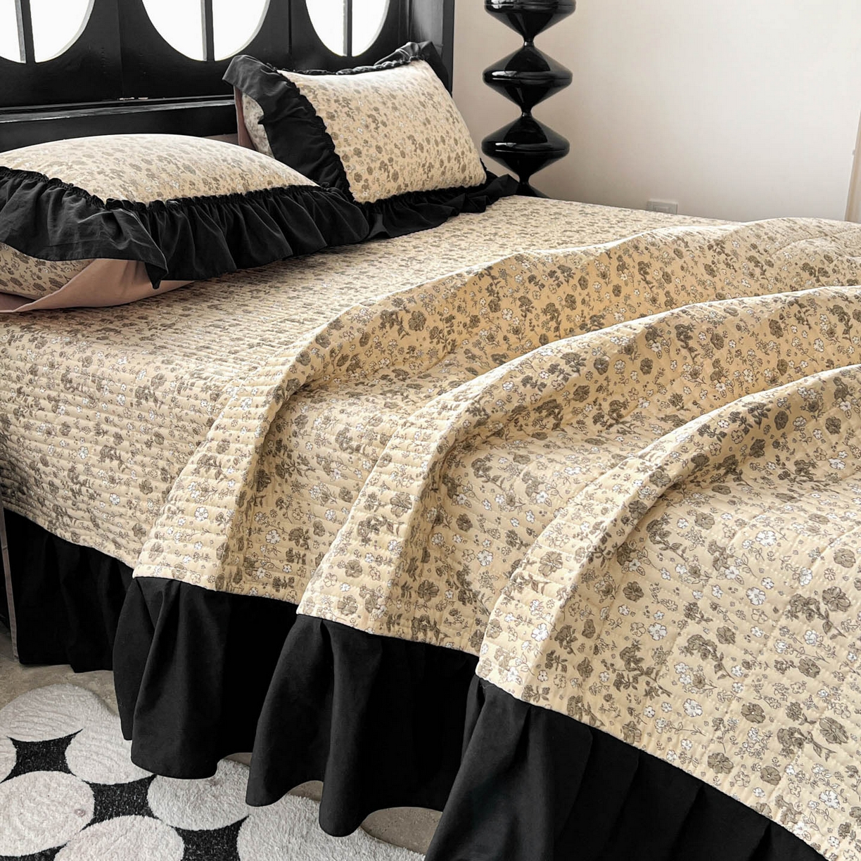 91家纺网 家纺一手货源 找家纺 富米莱单品馆 2026新款法式赫本风大花边A类古法仿棉云感纱单品床盖 卡布奇诺