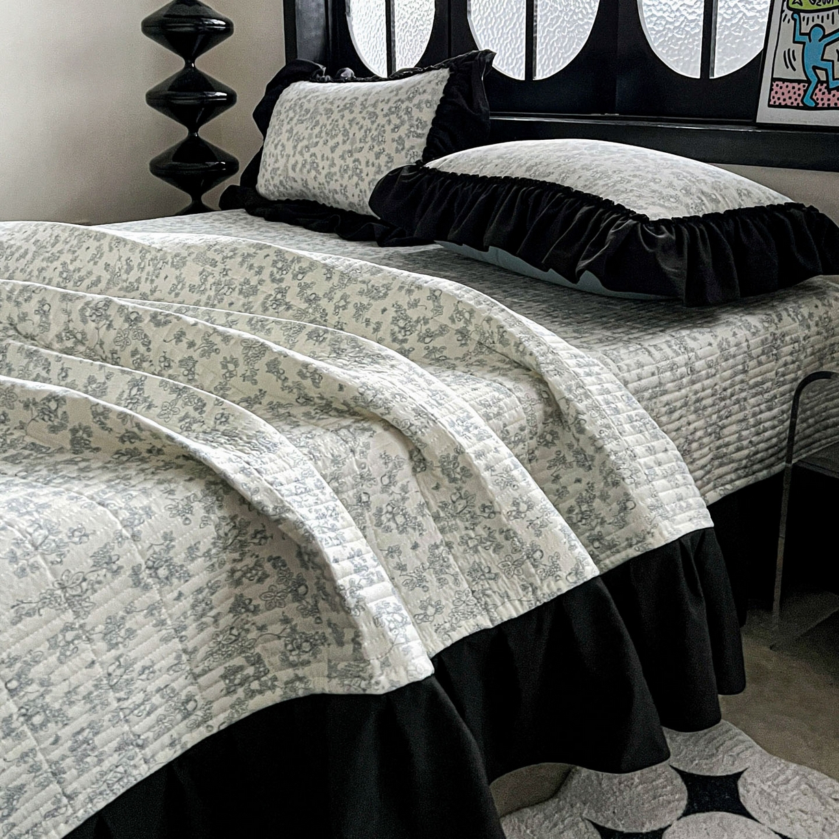 91家纺网 家纺一手货源 找家纺 富米莱单品馆 2026新款法式赫本风大花边A类古法仿棉云感纱单品床盖 兰絮语