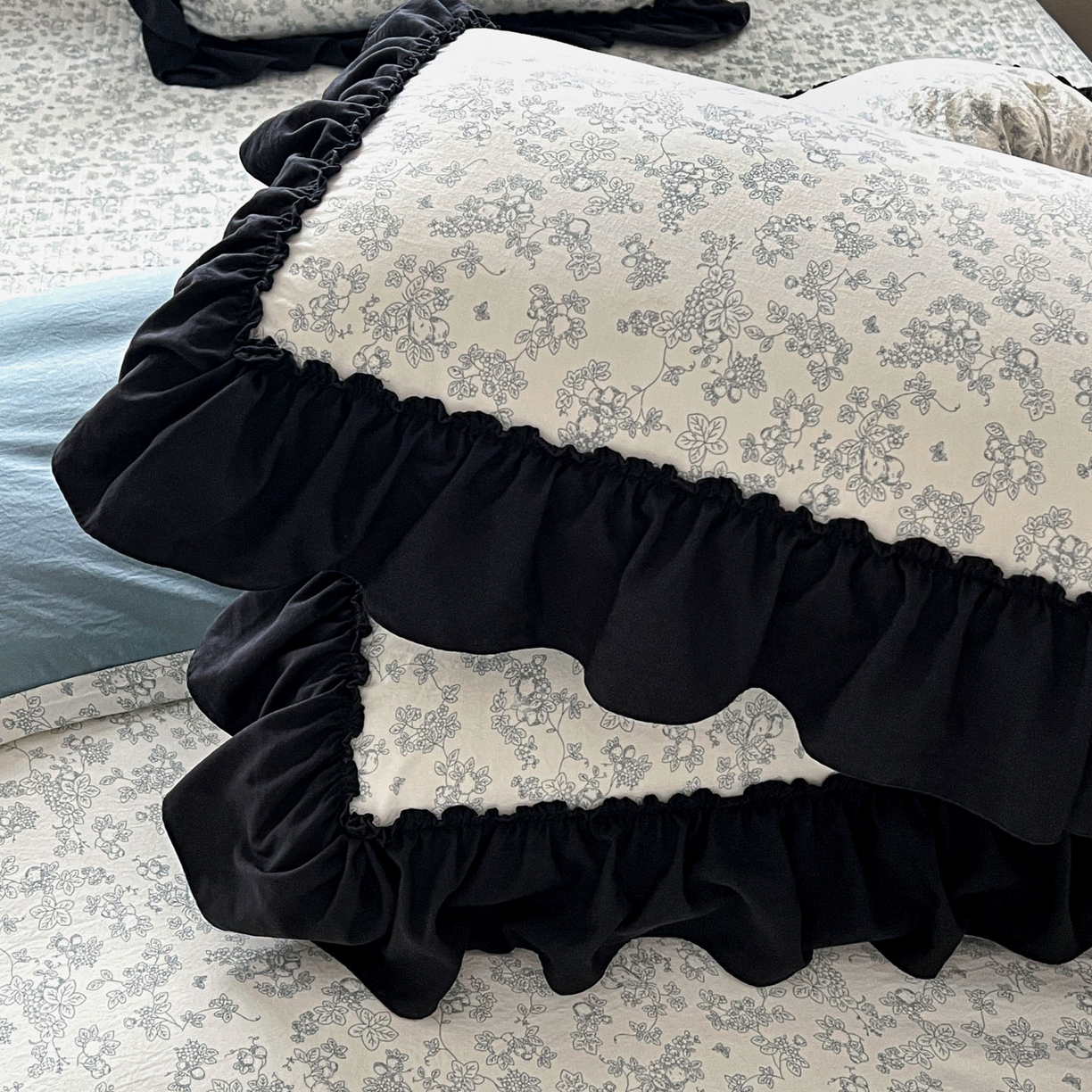 91家纺网 家纺一手货源 找家纺 富米莱单品馆 2026新款法式赫本风大花边A类古法仿棉云感纱单品床盖 兰絮语