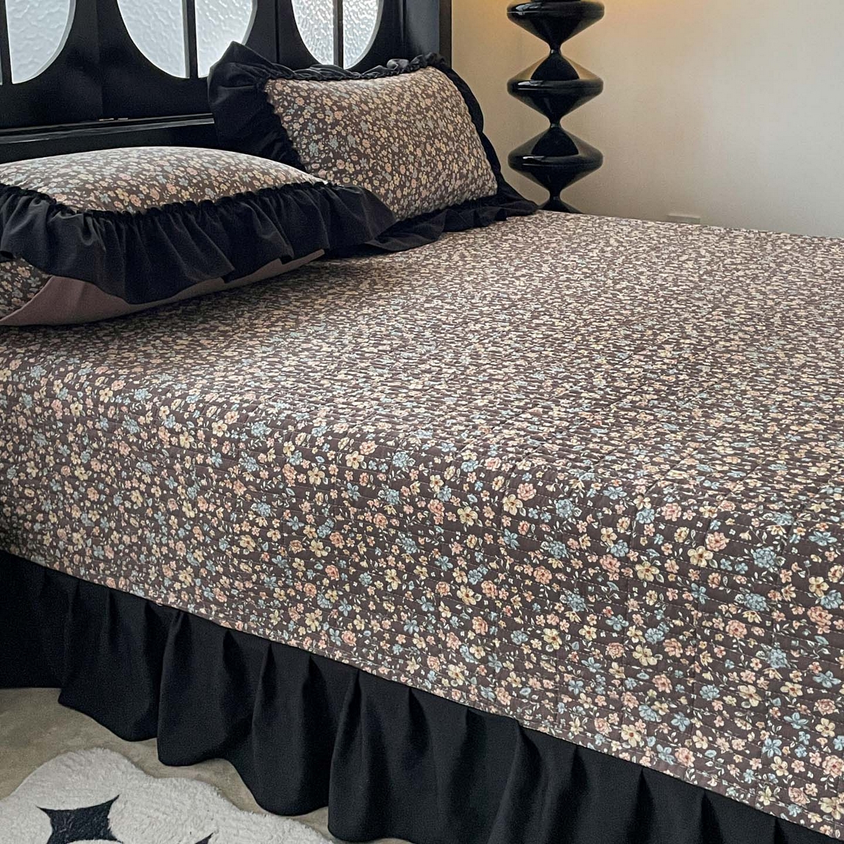 91家纺网 家纺一手货源 找家纺 富米莱单品馆 2026新款法式赫本风大花边A类古法仿棉云感纱单品床盖 漫野