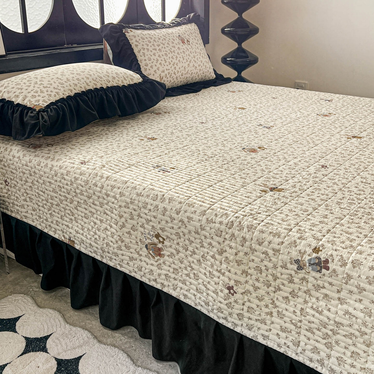 91家纺网 家纺一手货源 找家纺 富米莱单品馆 2026新款法式赫本风大花边A类古法仿棉云感纱单品床盖 午后时光