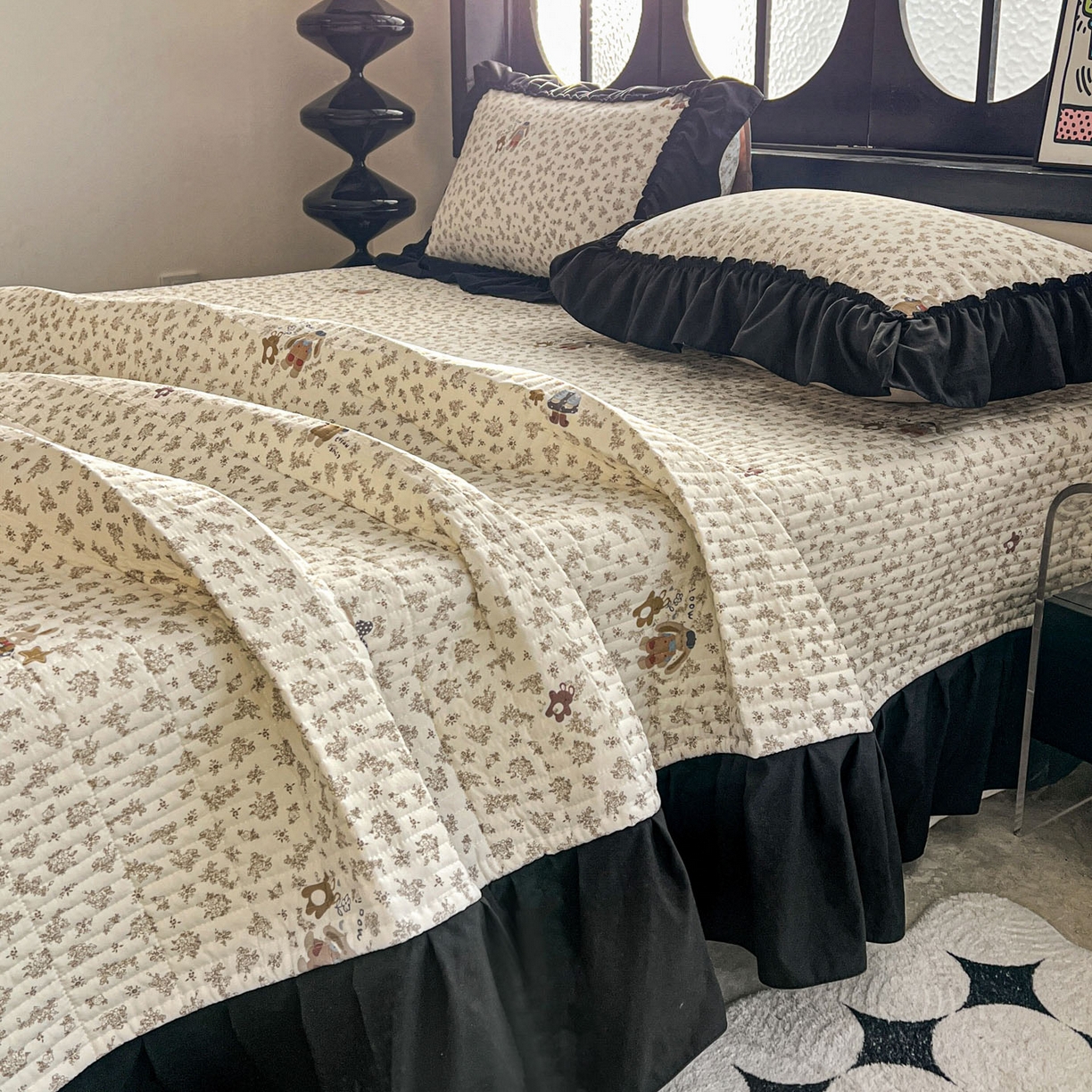 91家纺网 家纺一手货源 找家纺 富米莱单品馆 2026新款法式赫本风大花边A类古法仿棉云感纱单品床盖 午后时光