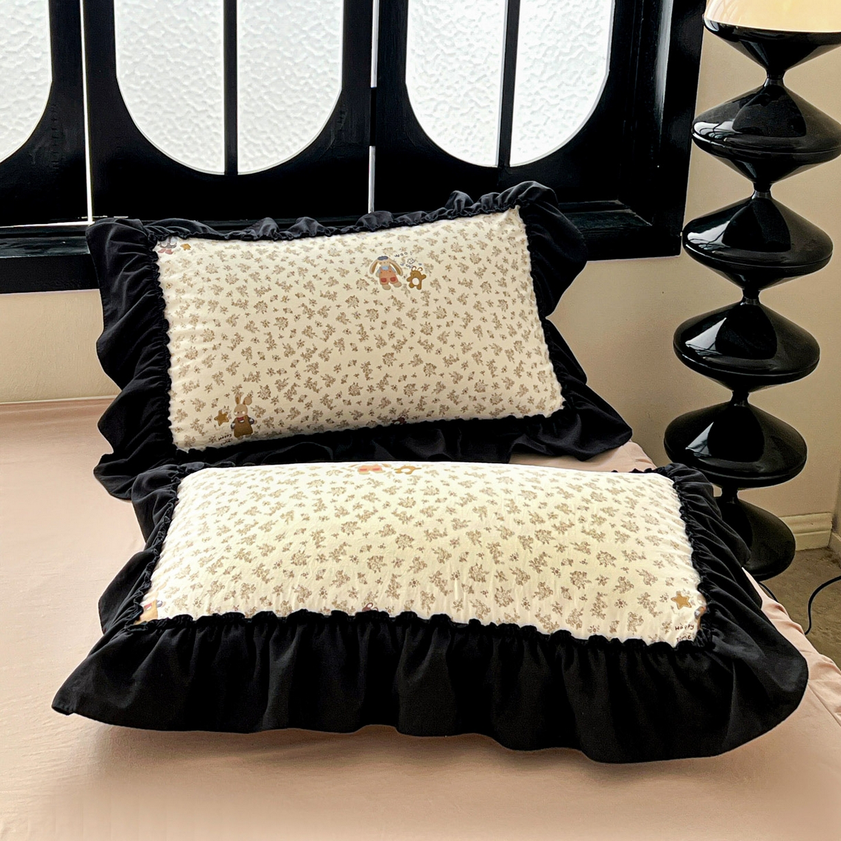 91家纺网 家纺一手货源 找家纺 富米莱单品馆 2026新款法式赫本风大花边A类古法仿棉云感纱单品床盖 午后时光