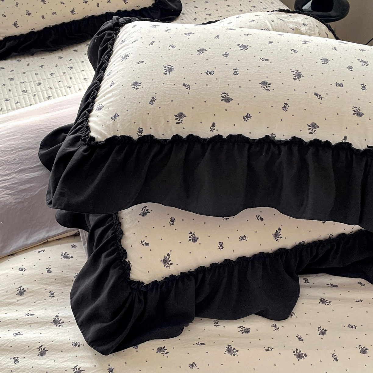 91家纺网 家纺一手货源 找家纺 富米莱单品馆 2026新款法式赫本风大花边A类古法仿棉云感纱单品床盖 小玫瑰